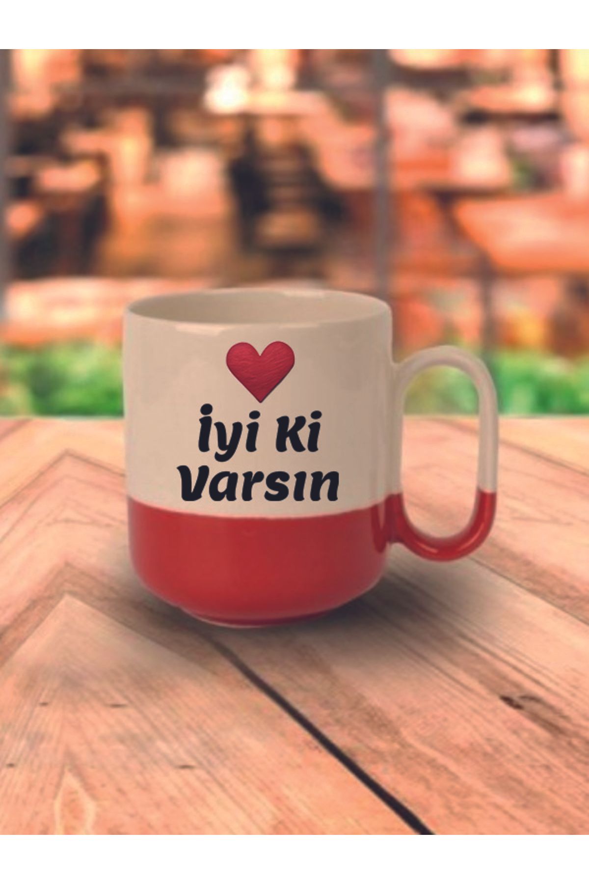 İyi Ki Varsın Yazılı Kırmızı Tabanlı Hediyelik Kupa Bardak - Seramik Çay, Kahve Hediyelik Bardağı