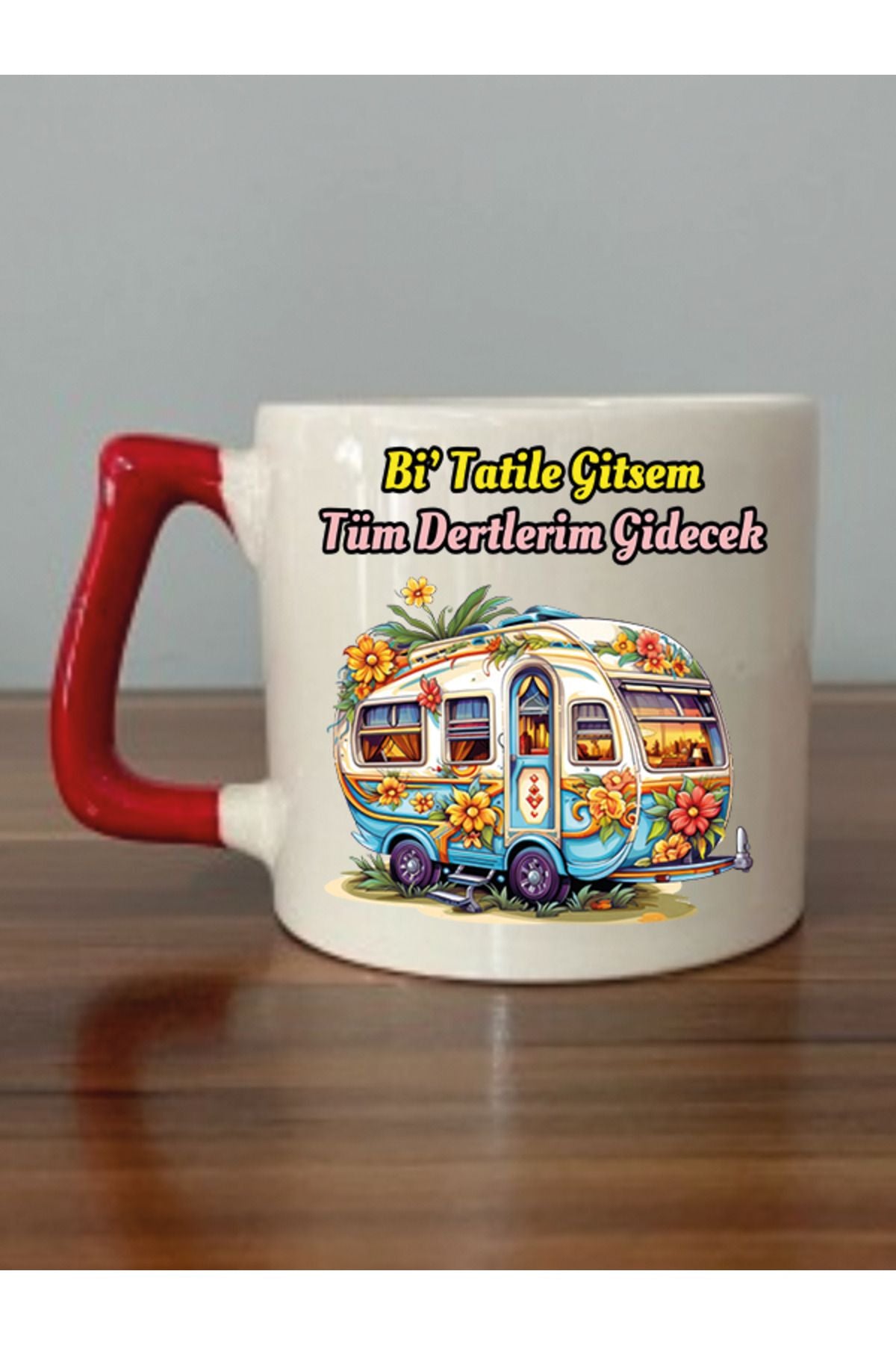 Bi' Tatile Gitsem Tüm Dertlerim Gidecek Kırmızı Kulplu Kupa Bardak