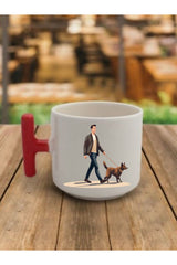 Köpek Gezdiren Adam Baskılı Kırmızı Kulplu Kahve Bardağı Seramik Kupa